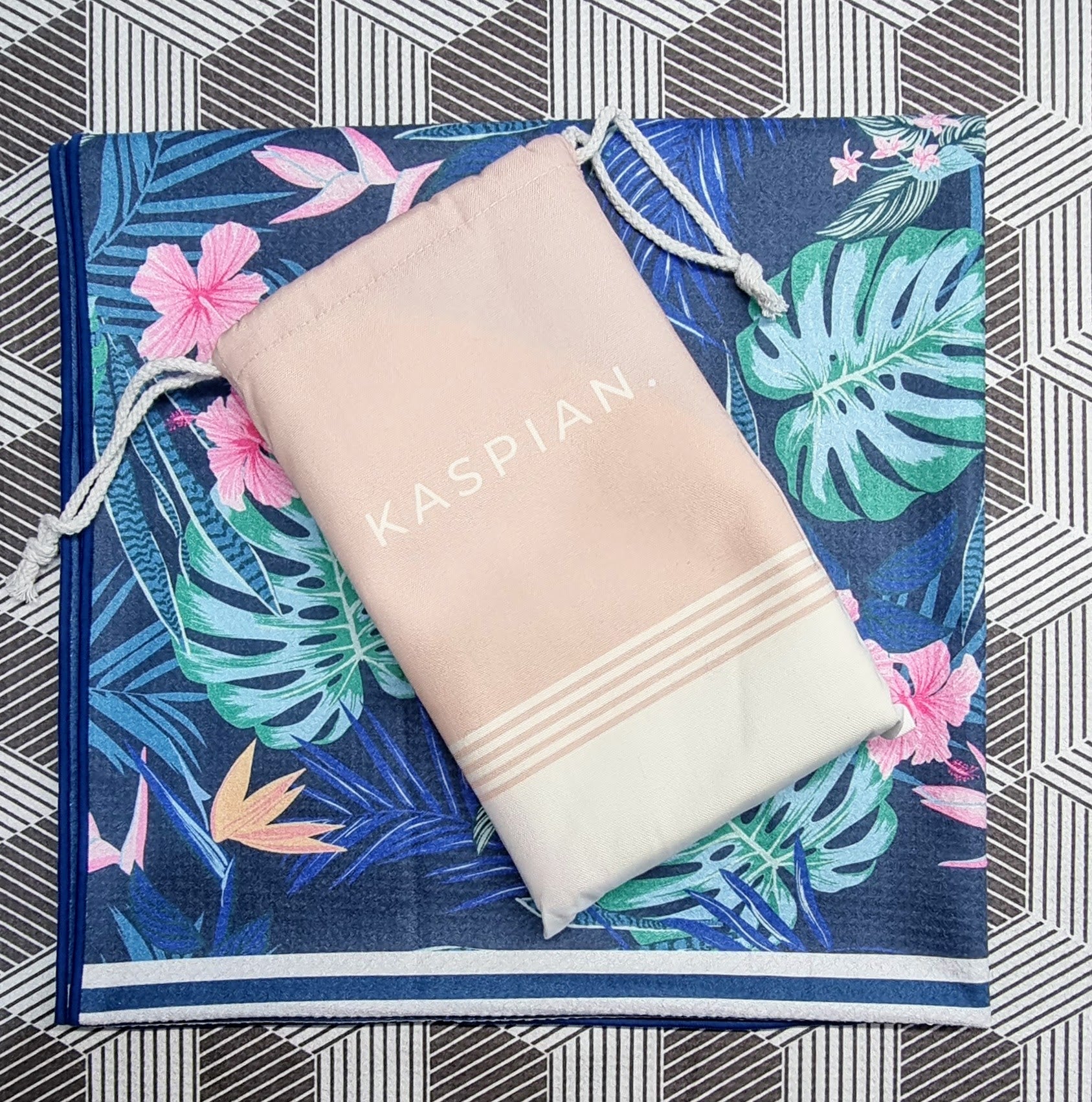 Noosa sand free beach towel by Kaspian